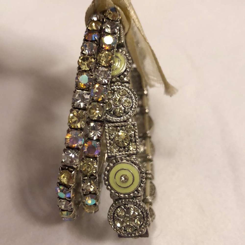 Cache bracelet collection